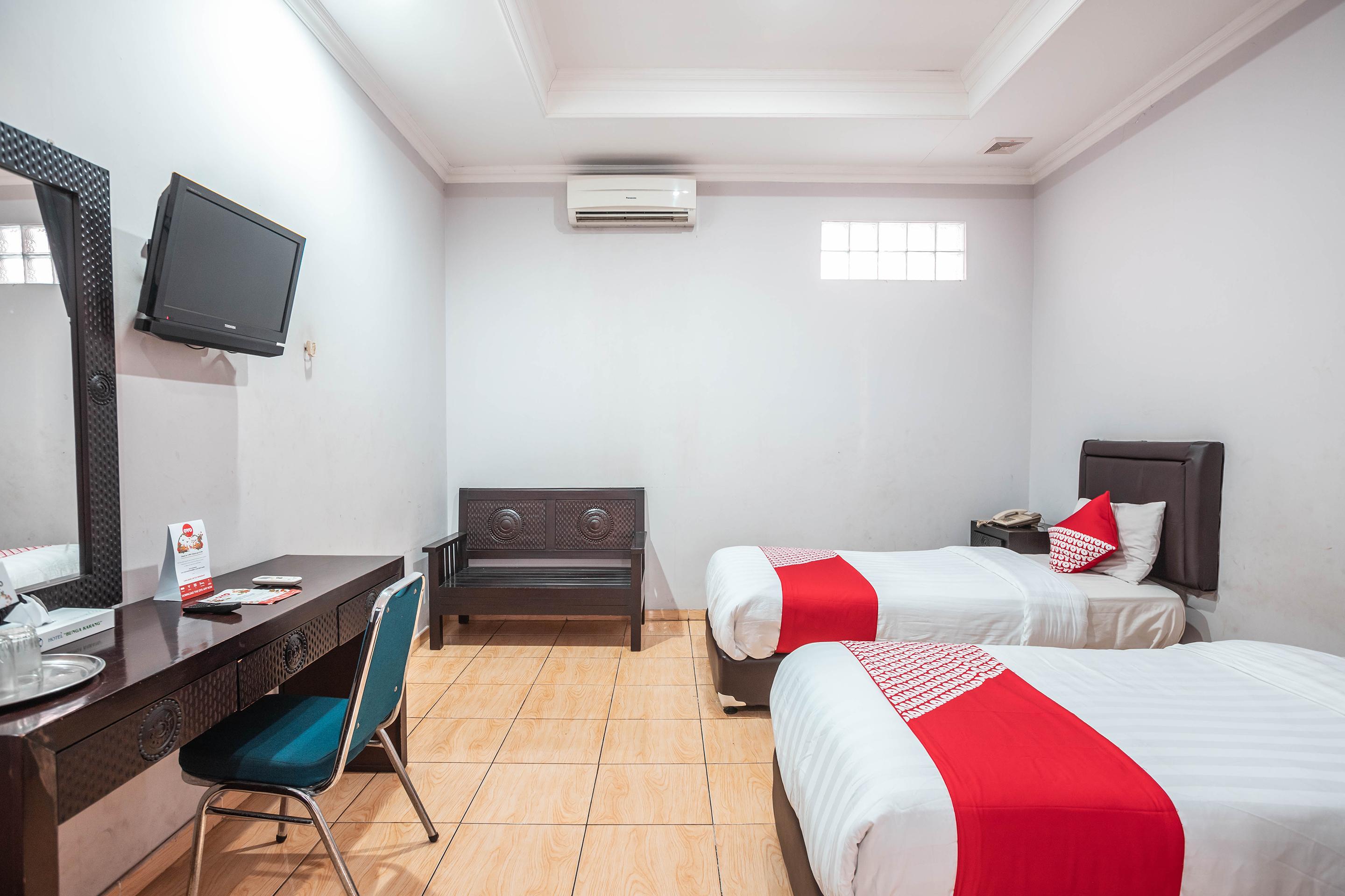 Super Oyo 686 Bunga Karang Hotel Bekasi Ngoại thất bức ảnh