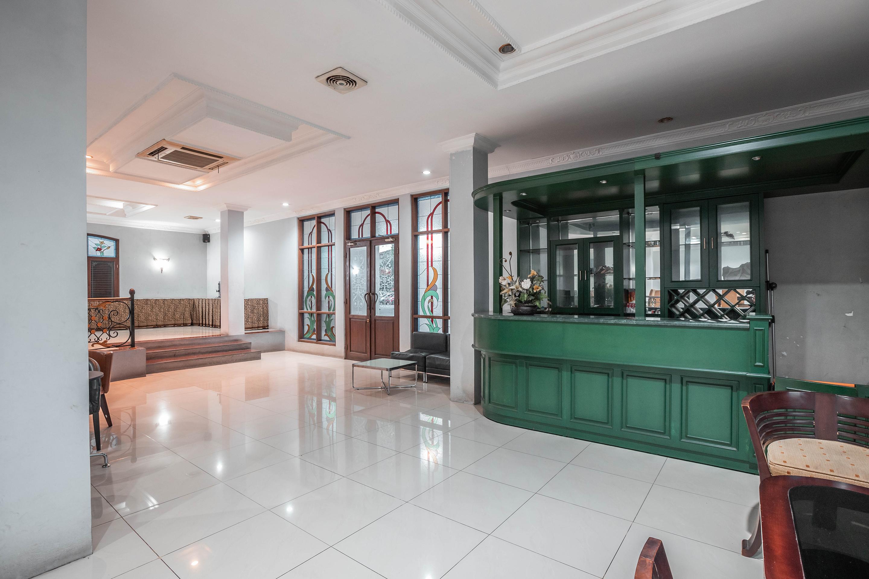 Super Oyo 686 Bunga Karang Hotel Bekasi Ngoại thất bức ảnh