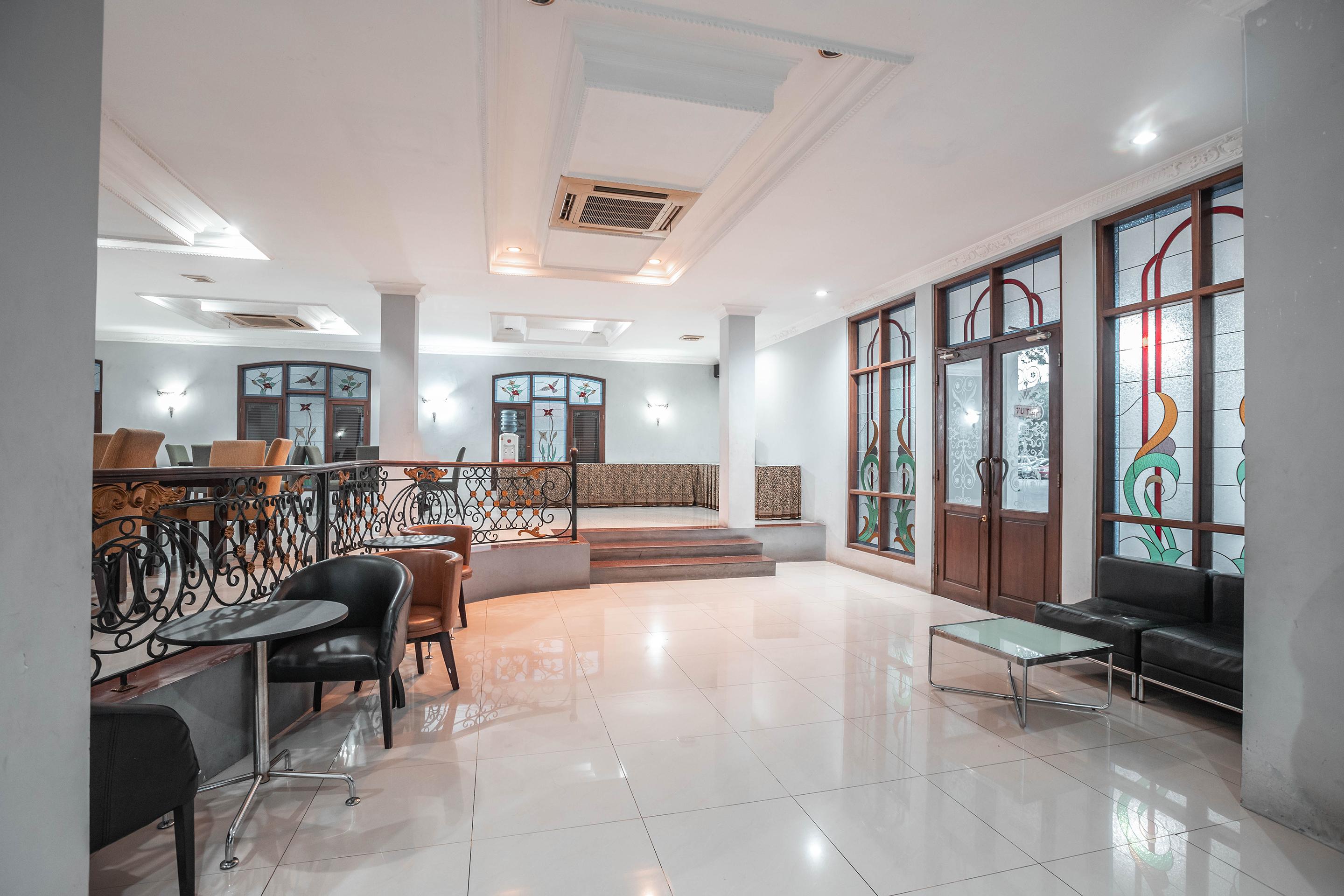 Super Oyo 686 Bunga Karang Hotel Bekasi Ngoại thất bức ảnh