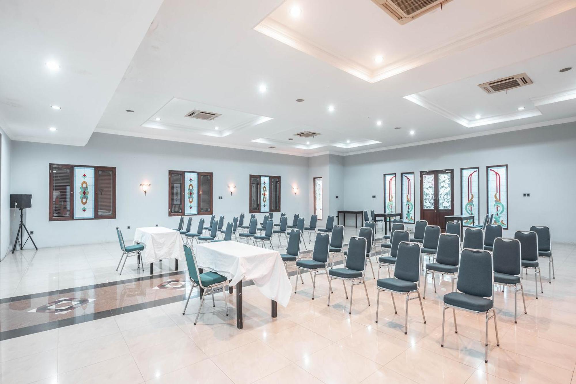 Super Oyo 686 Bunga Karang Hotel Bekasi Ngoại thất bức ảnh