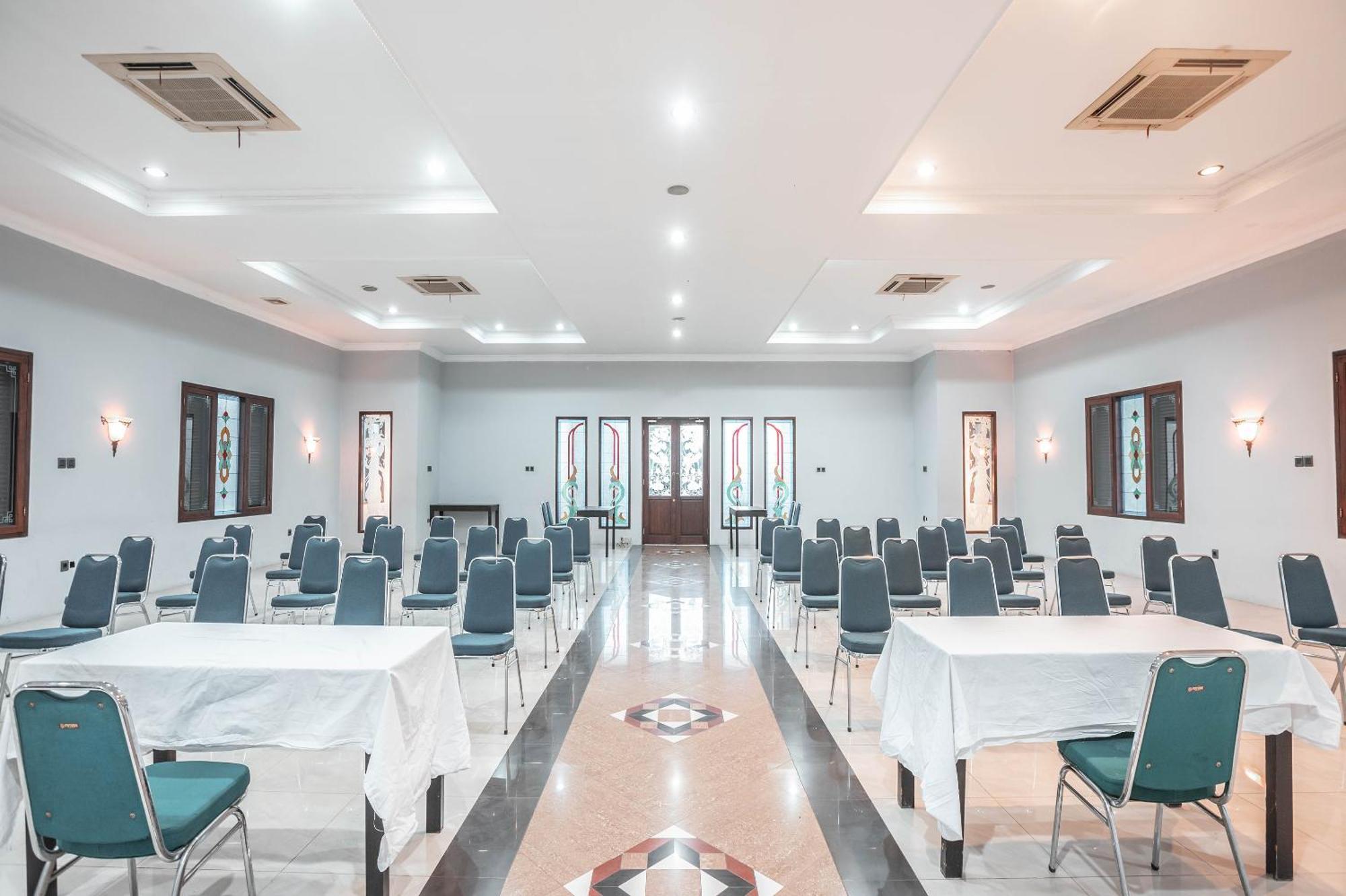 Super Oyo 686 Bunga Karang Hotel Bekasi Ngoại thất bức ảnh