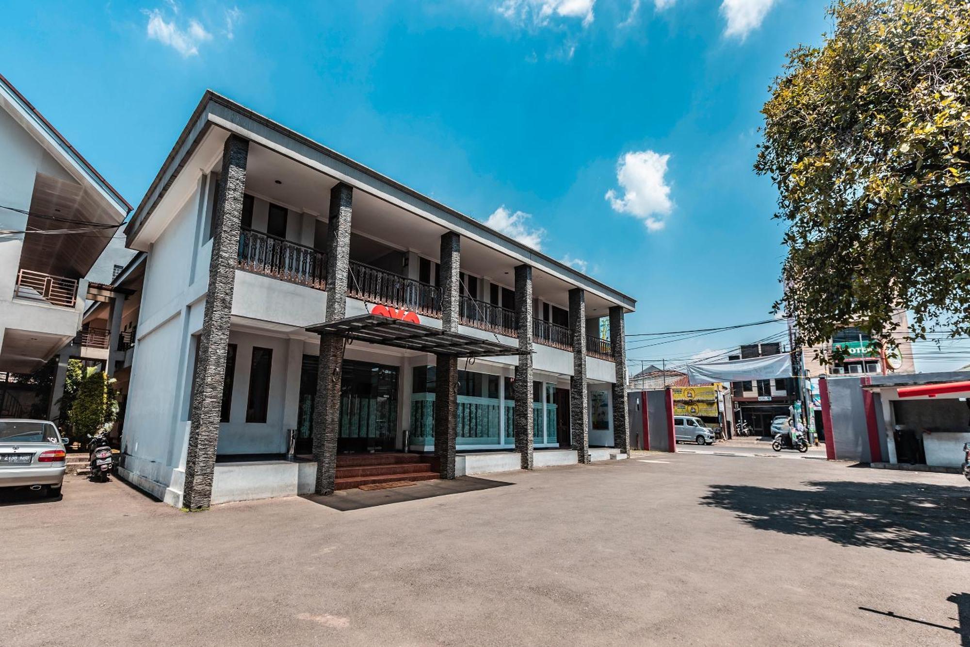 Super Oyo 686 Bunga Karang Hotel Bekasi Ngoại thất bức ảnh