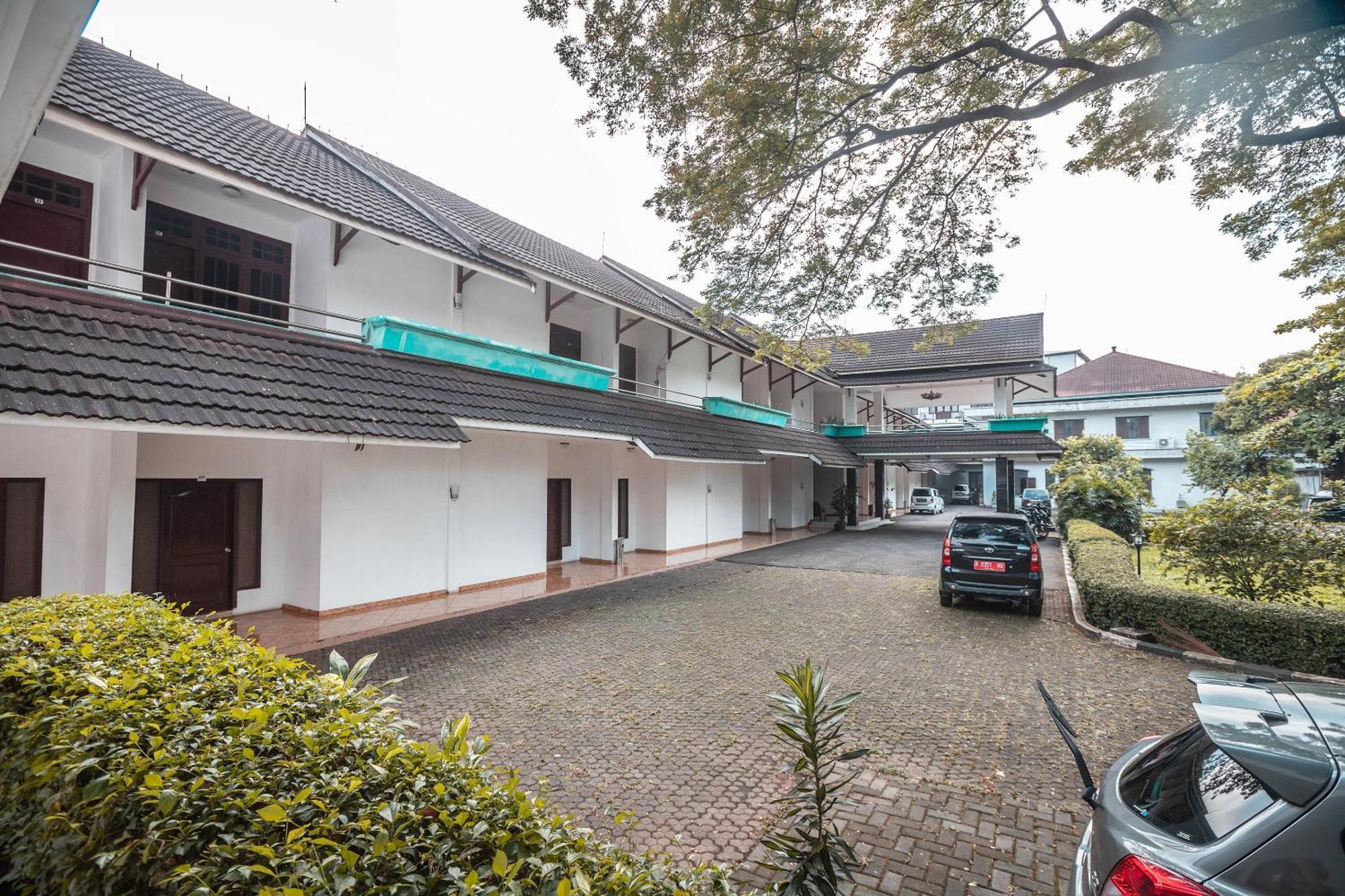 Super Oyo 686 Bunga Karang Hotel Bekasi Ngoại thất bức ảnh